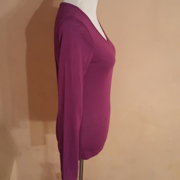 Brand New the Perfect V-Neck Tee - Picture 3 of 7